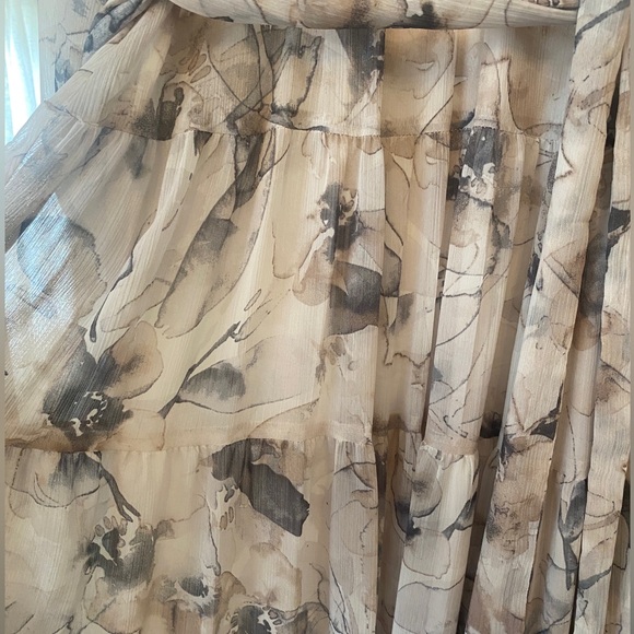 Calvin Klein tiered skirt sheer chiffon dress with long sleeves.  Size 12 - Picture 4 of 4